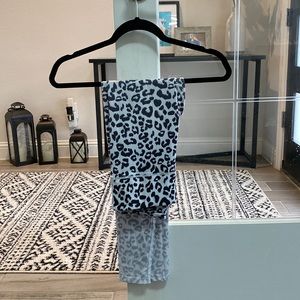 Leopard print leggings